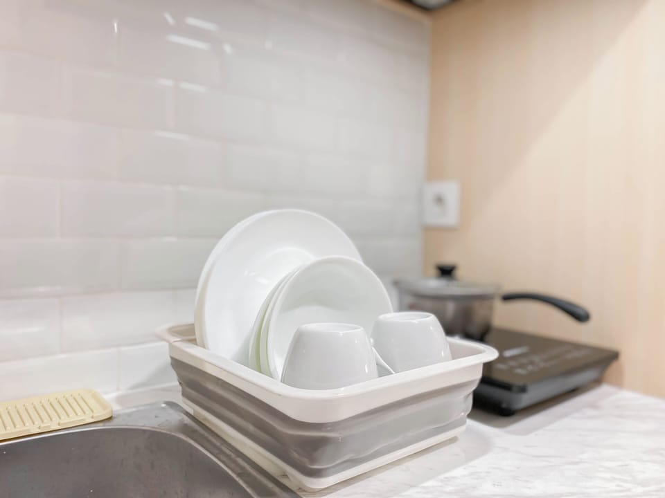 Standard Apartment | Private kitchen | Cookware/dishes/utensils