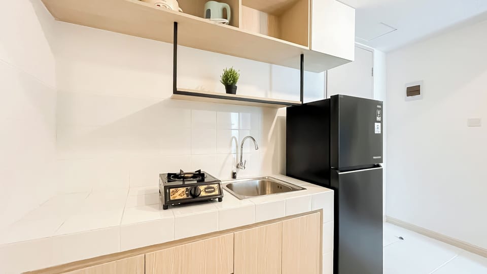Standard Apartment | Private kitchen | Cookware/dishes/utensils