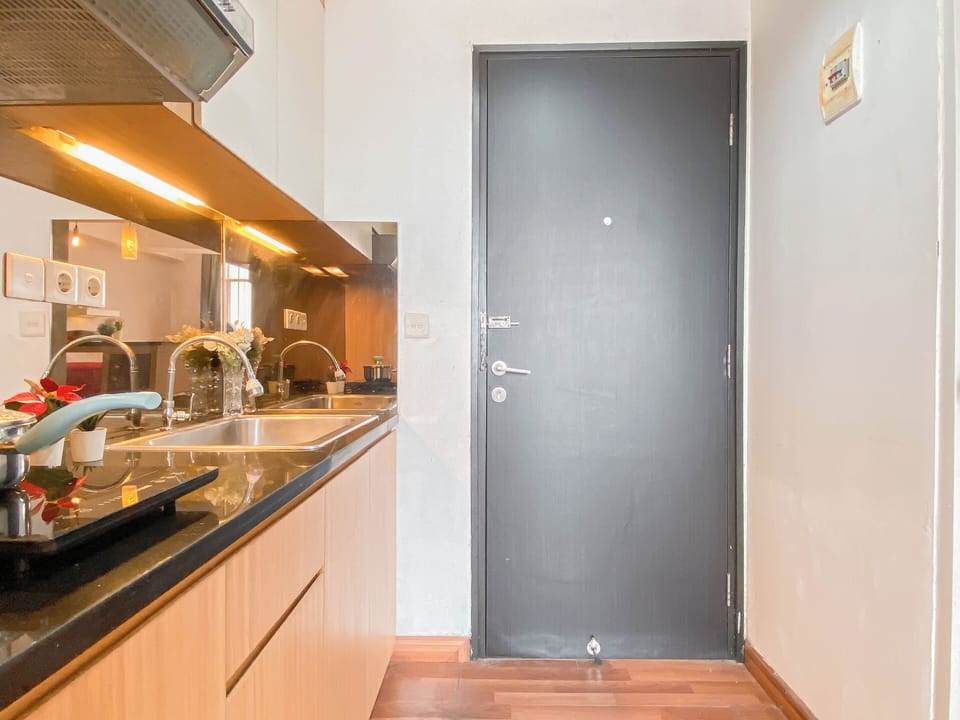 Standard Apartment | Private kitchen | Cookware/dishes/utensils