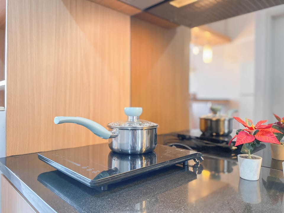Standard Apartment | Private kitchen | Cookware/dishes/utensils