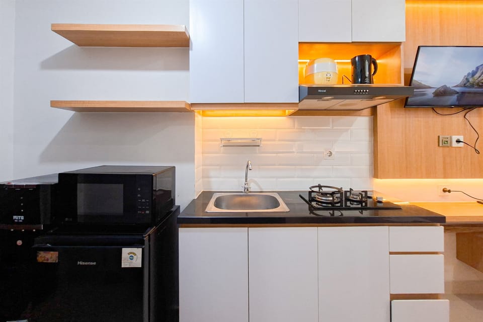 Standard Apartment | Private kitchen | Cookware/dishes/utensils