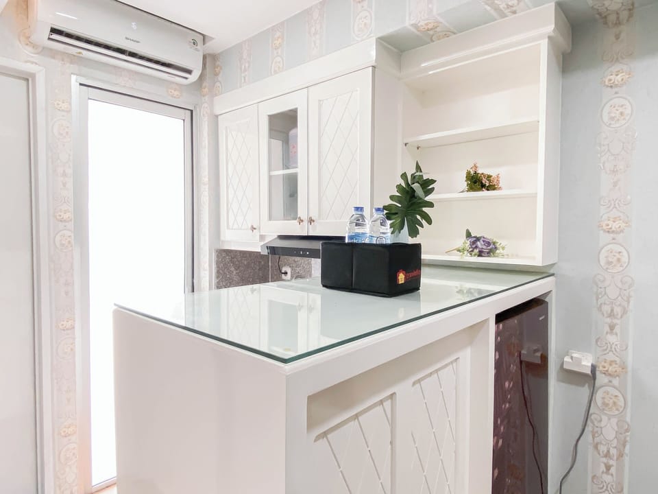 Standard Apartment | Private kitchen | Cookware/dishes/utensils