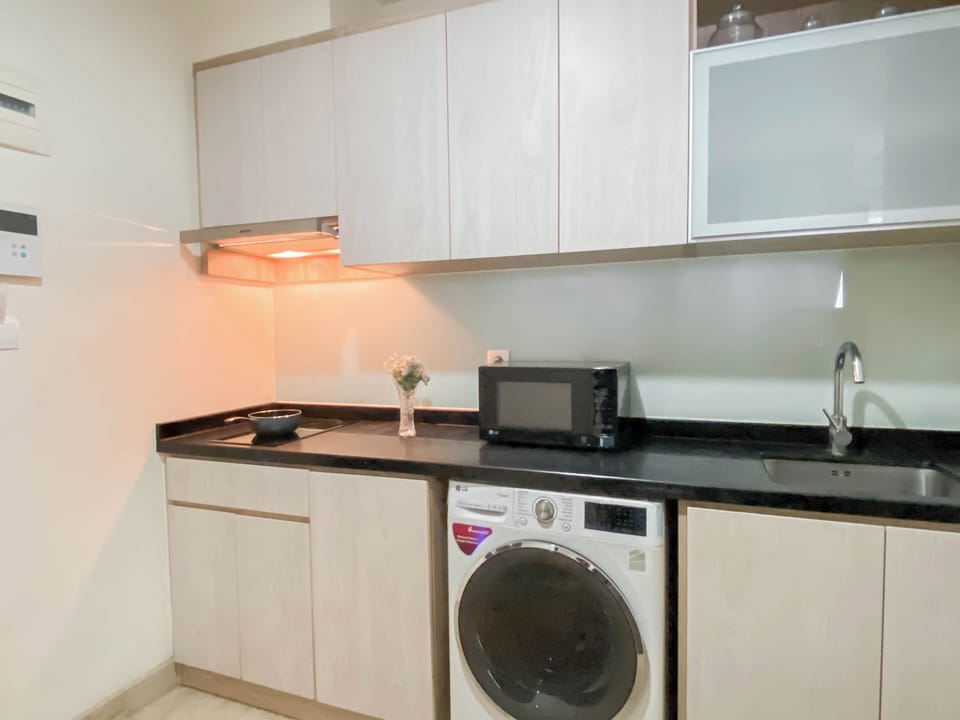 Standard Apartment | Private kitchen | Cookware/dishes/utensils