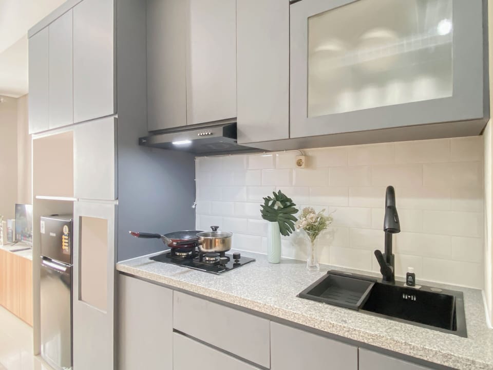 Standard Apartment | Private kitchen | Cookware/dishes/utensils