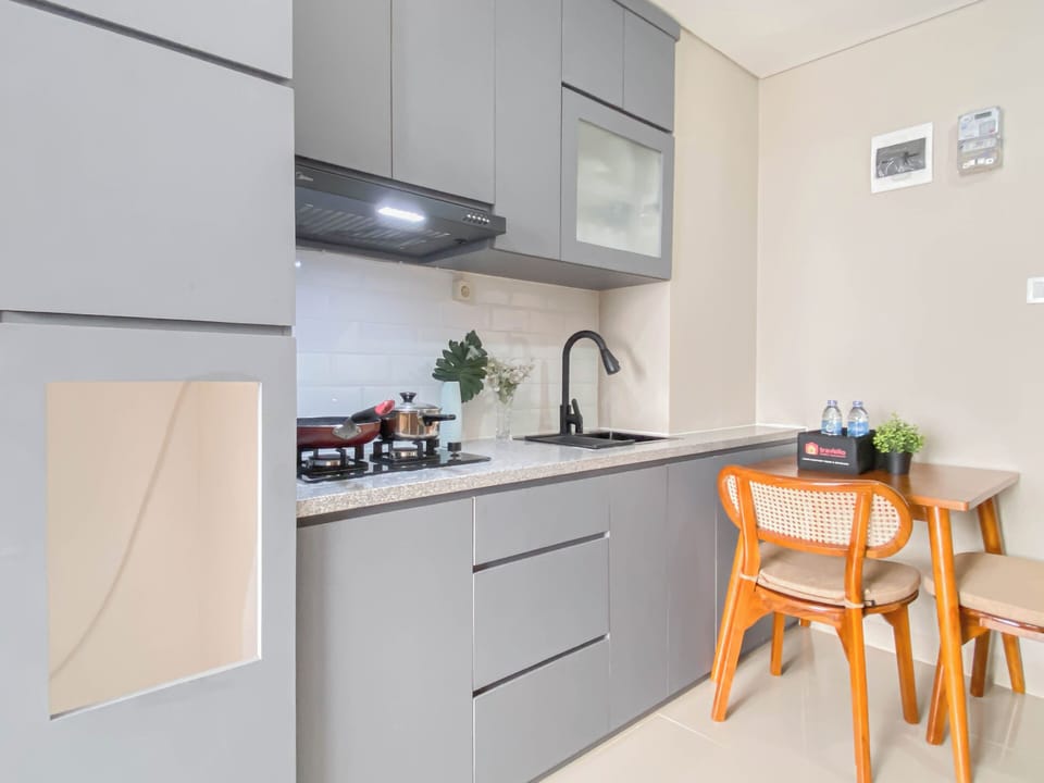 Standard Apartment | Private kitchen | Cookware/dishes/utensils