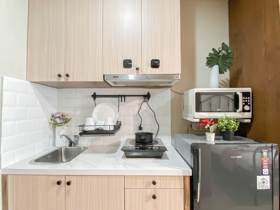 Standard Apartment | Private kitchen | Cookware/dishes/utensils