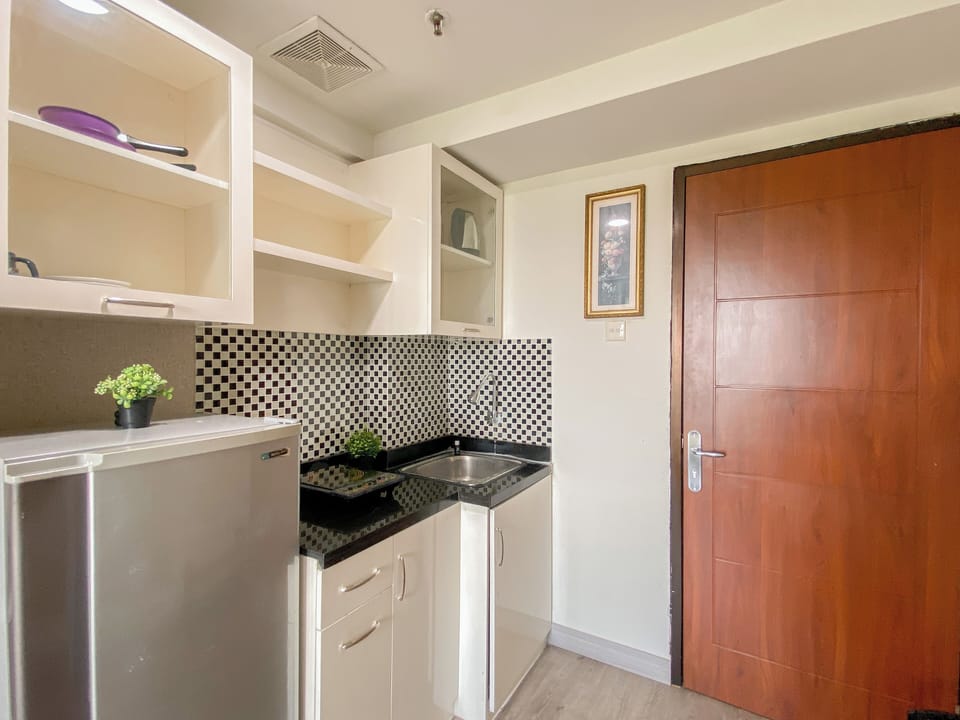 Standard Apartment | Private kitchen | Cookware/dishes/utensils