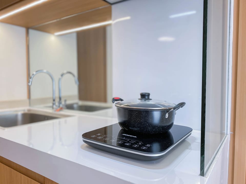 Standard Apartment | Private kitchen | Cookware/dishes/utensils