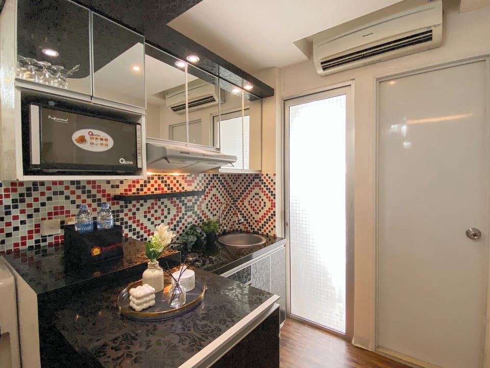 Standard Apartment | Private kitchen | Cookware/dishes/utensils
