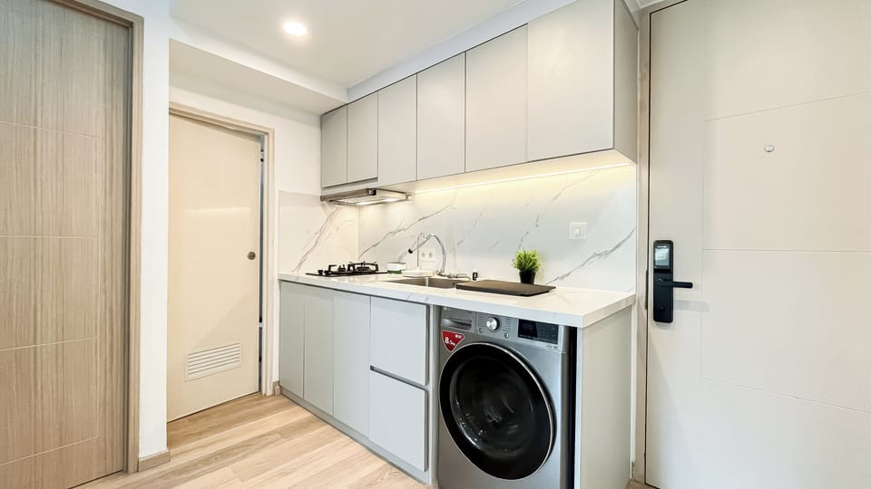 Standard Apartment | Private kitchen | Cookware/dishes/utensils