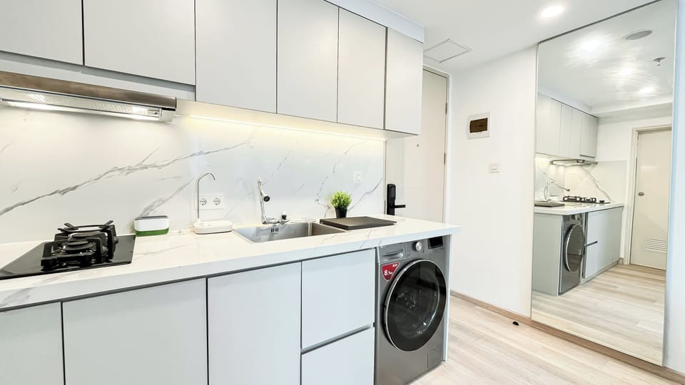 Standard Apartment | Private kitchen | Cookware/dishes/utensils