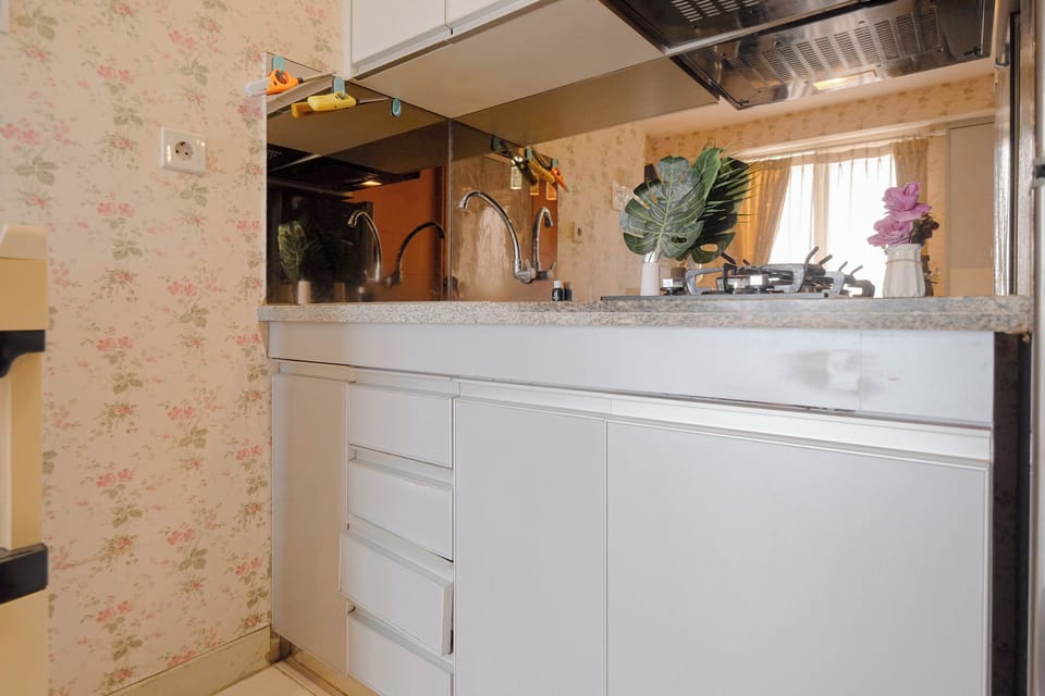 Standard Apartment | Private kitchen | Cookware/dishes/utensils