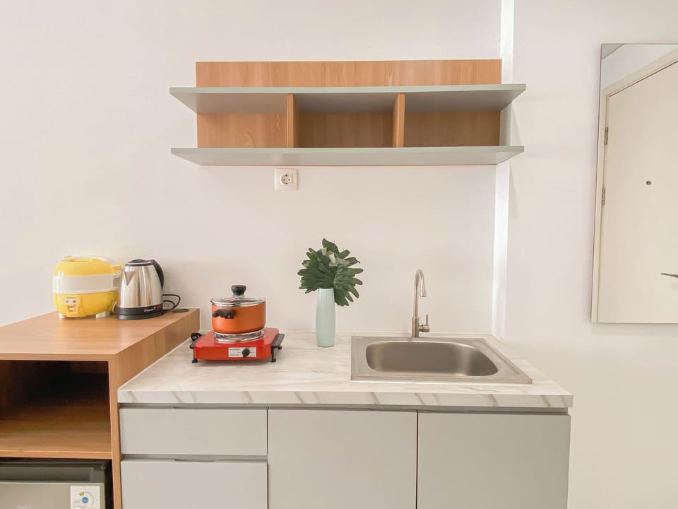 Standard Apartment | Private kitchen | Cookware/dishes/utensils