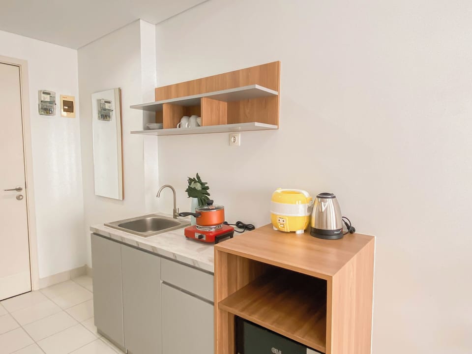 Standard Apartment | Private kitchen | Cookware/dishes/utensils
