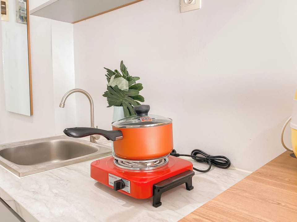 Standard Apartment | Private kitchen | Cookware/dishes/utensils