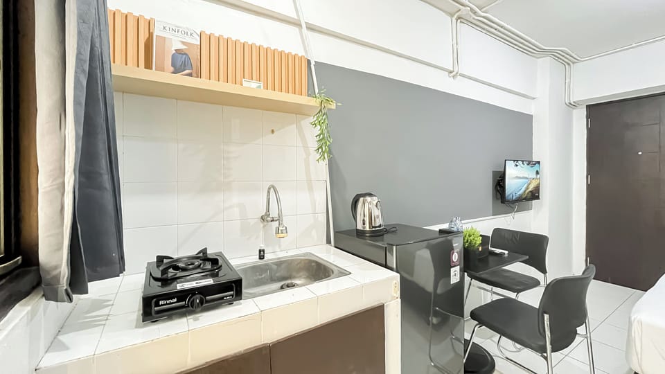 Apartment | Private kitchen | Fridge, stovetop, cookware/dishes/utensils