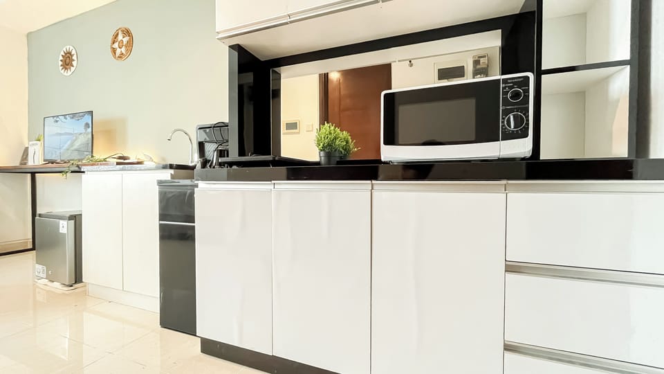 Apartment | Private kitchen | Microwave, stovetop, cookware/dishes/utensils