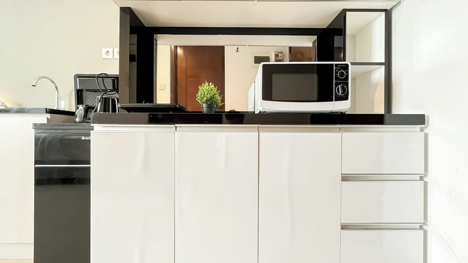 Apartment | Private kitchen | Microwave, stovetop, cookware/dishes/utensils