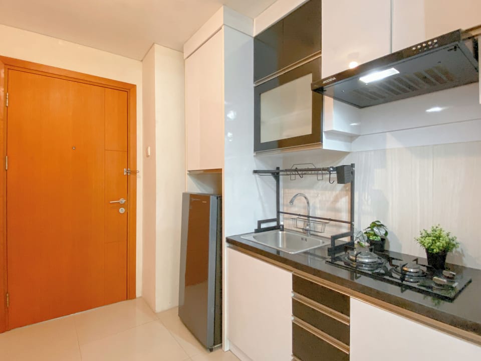 Apartment | Private kitchen | Fridge, stovetop, cookware/dishes/utensils