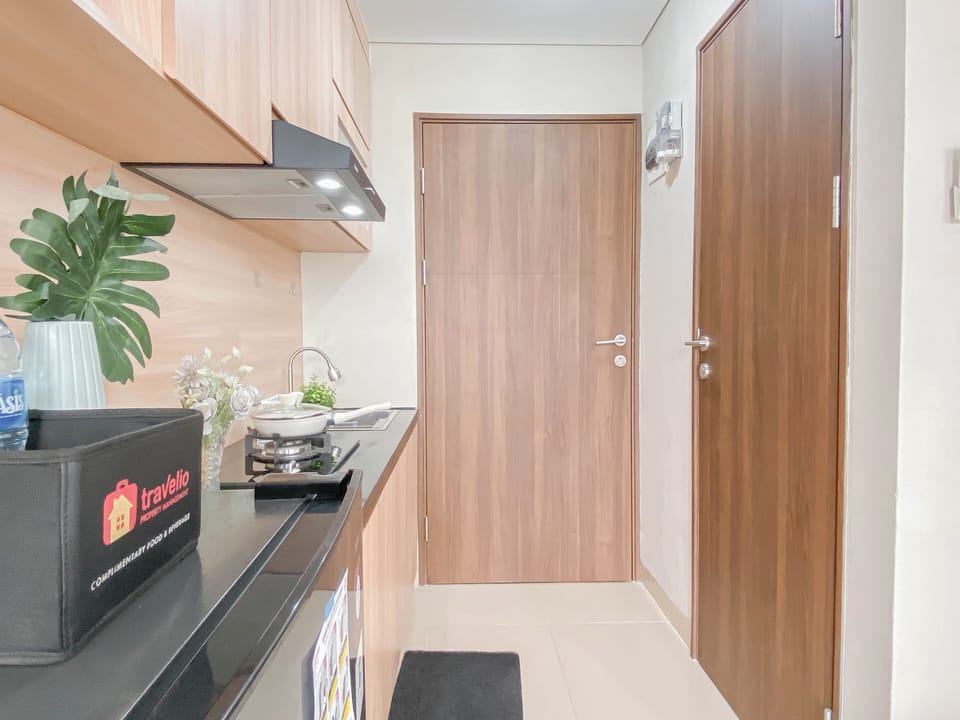 Apartment | Private kitchen | Fridge, stovetop, cookware/dishes/utensils