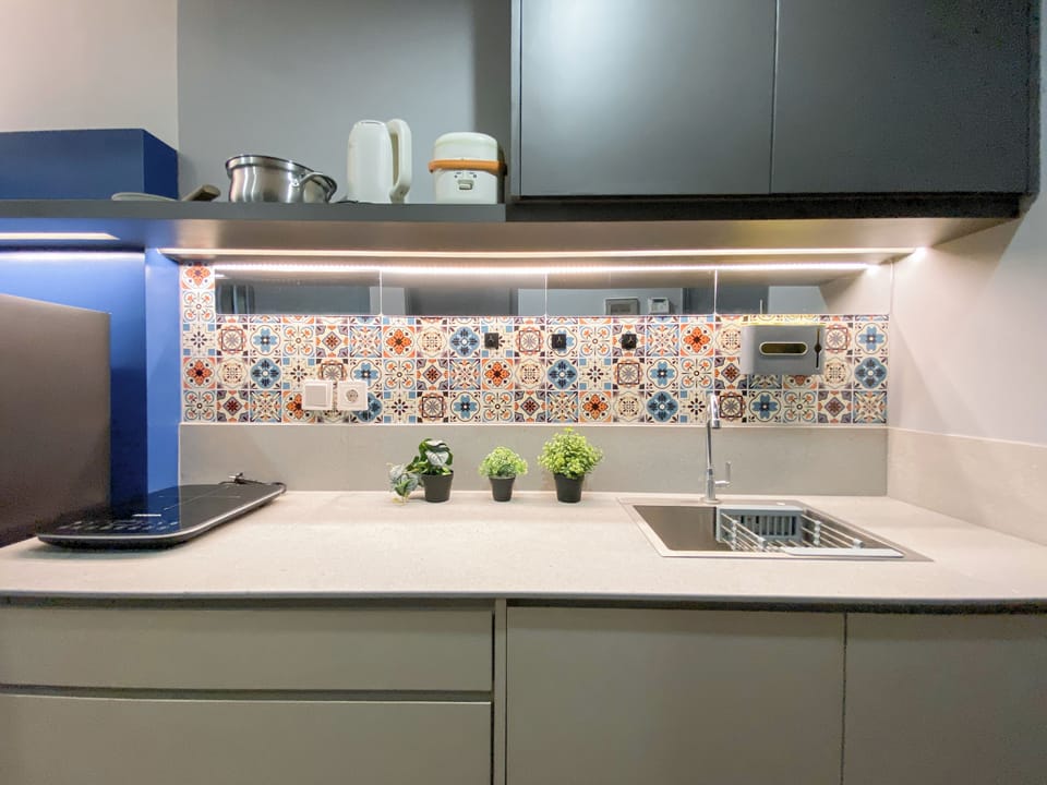 Apartment | Private kitchen | Fridge, stovetop, cookware/dishes/utensils
