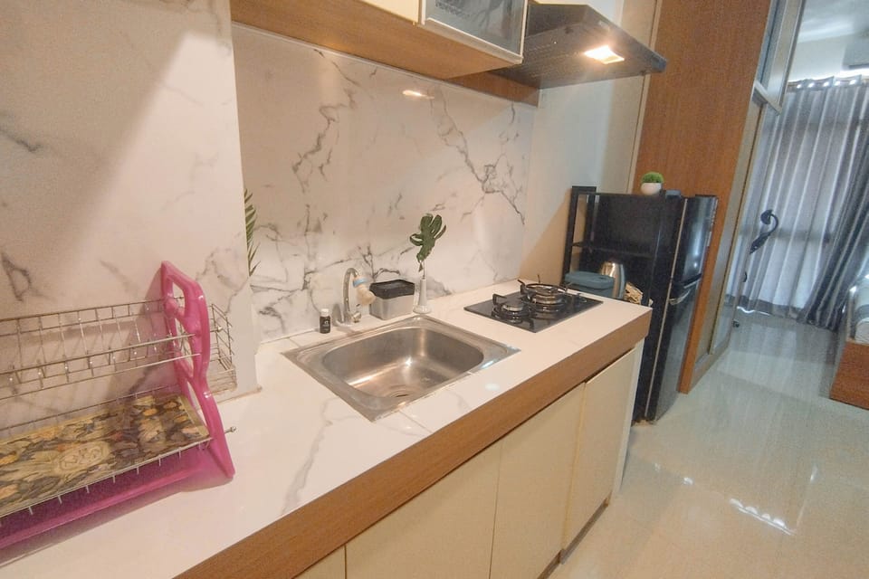Apartment | Private kitchen | Fridge, stovetop, cookware/dishes/utensils