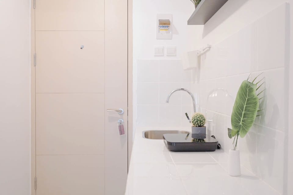 Apartment | Private kitchen | Fridge, stovetop, cookware/dishes/utensils