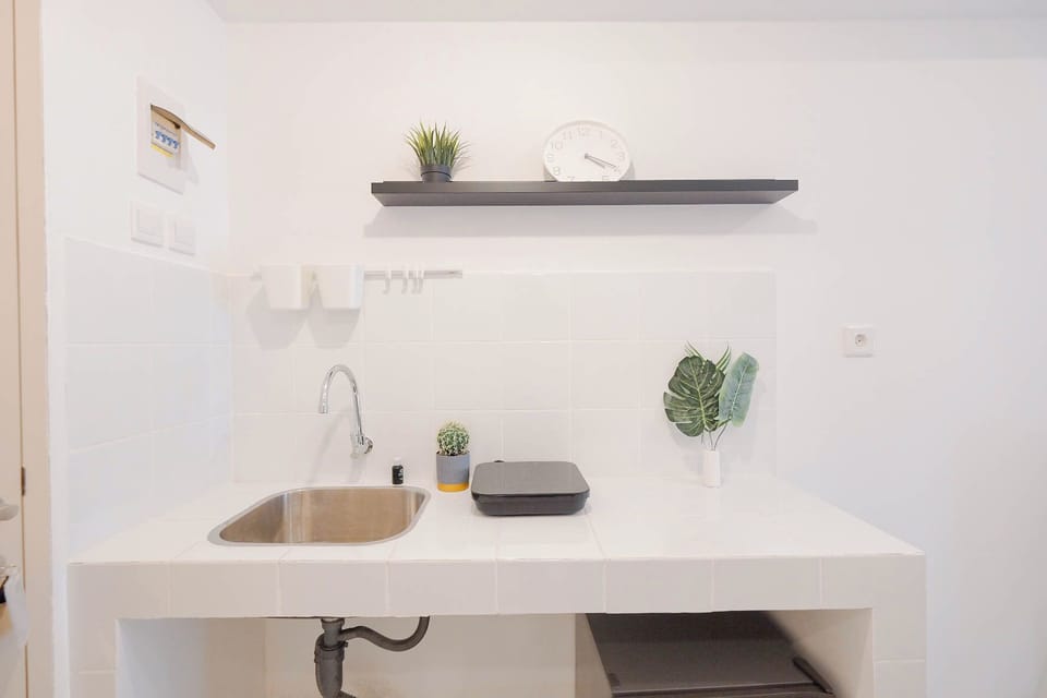 Apartment | Private kitchen | Fridge, stovetop, cookware/dishes/utensils