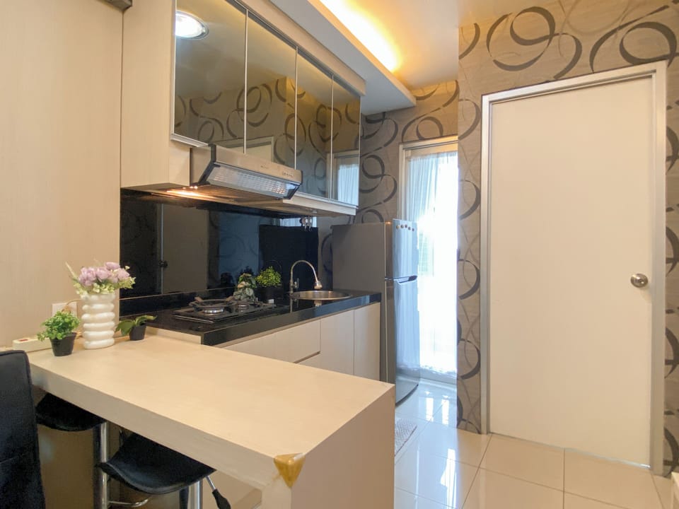 Apartment | Private kitchen | Fridge, stovetop, cookware/dishes/utensils