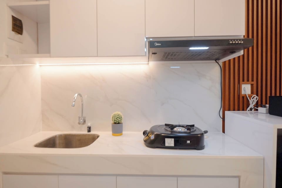 Apartment | Private kitchen | Fridge, stovetop, cookware/dishes/utensils