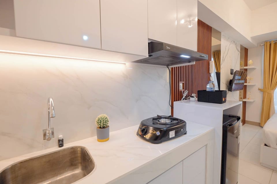 Apartment | Private kitchen | Fridge, stovetop, cookware/dishes/utensils