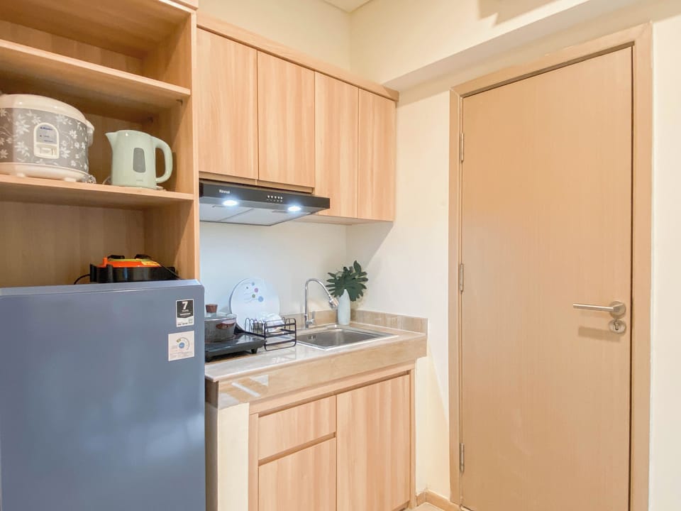 Apartment | Private kitchen | Fridge, stovetop, cookware/dishes/utensils