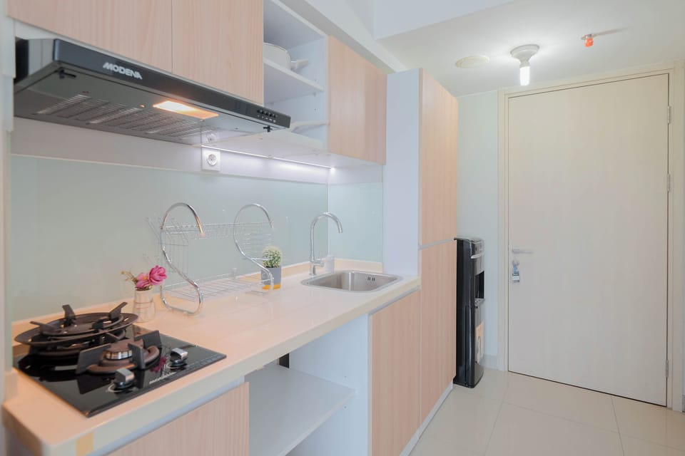 Apartment | Private kitchen | Fridge, stovetop, cookware/dishes/utensils