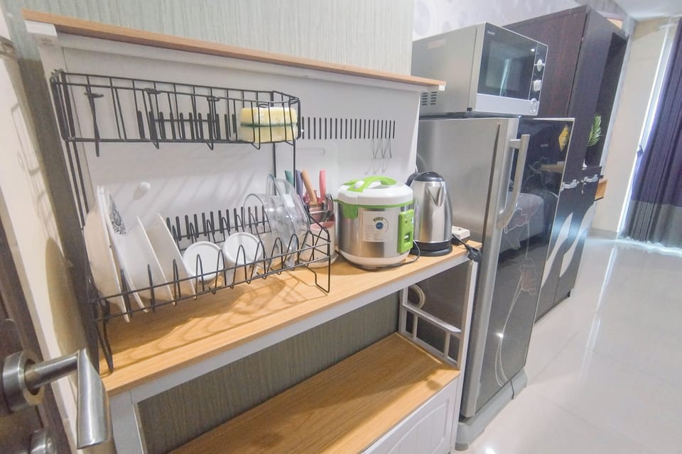 Apartment | Private kitchen | Fridge, microwave, rice cooker, cookware/dishes/utensils