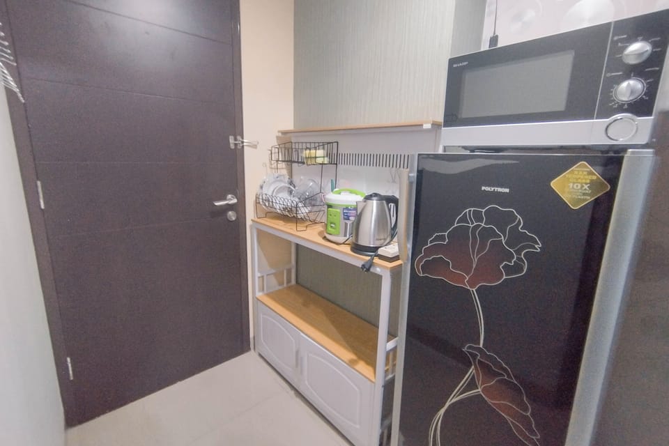 Apartment | Private kitchen | Fridge, microwave, rice cooker, cookware/dishes/utensils