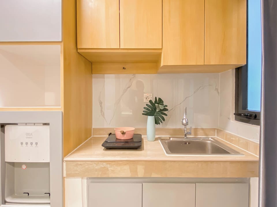 Apartment | Private kitchen | Fridge, stovetop, cookware/dishes/utensils