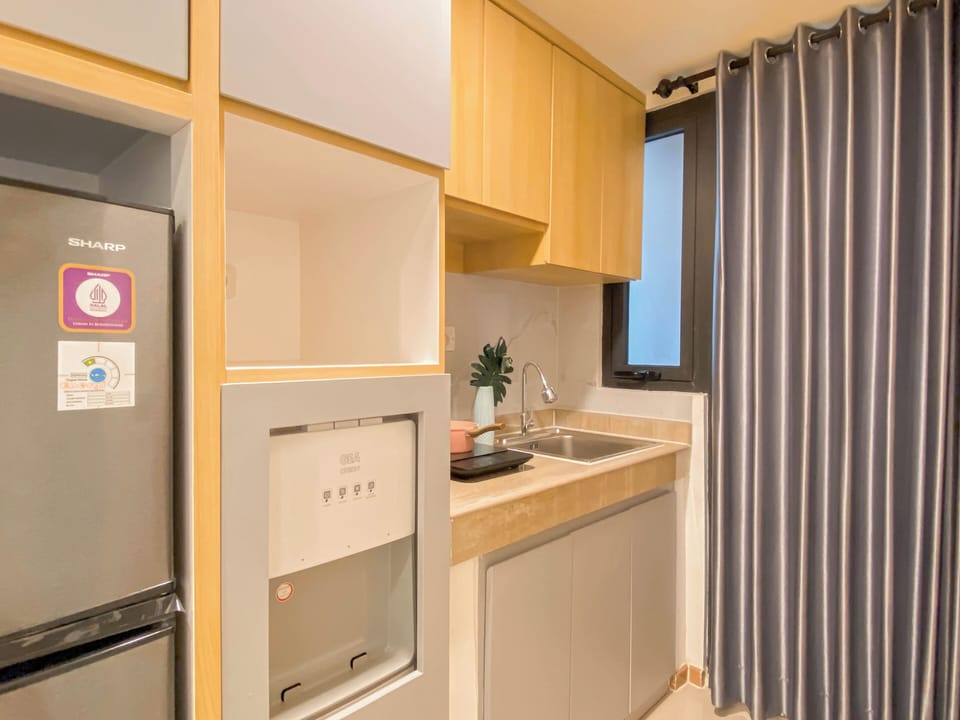 Apartment | Private kitchen | Fridge, stovetop, cookware/dishes/utensils