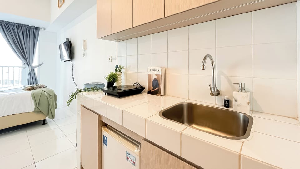 Apartment | Private kitchen | Stovetop, cookware/dishes/utensils