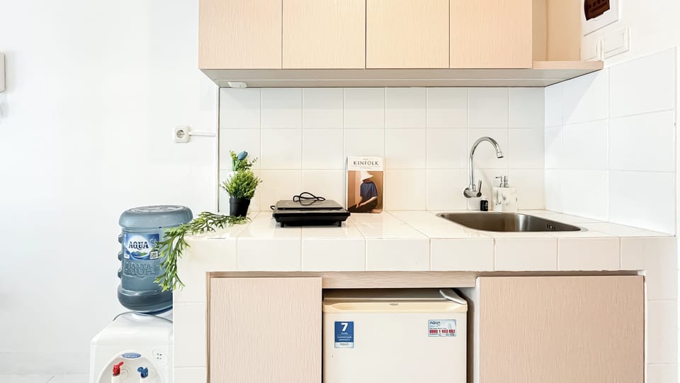 Apartment | Private kitchen | Stovetop, cookware/dishes/utensils