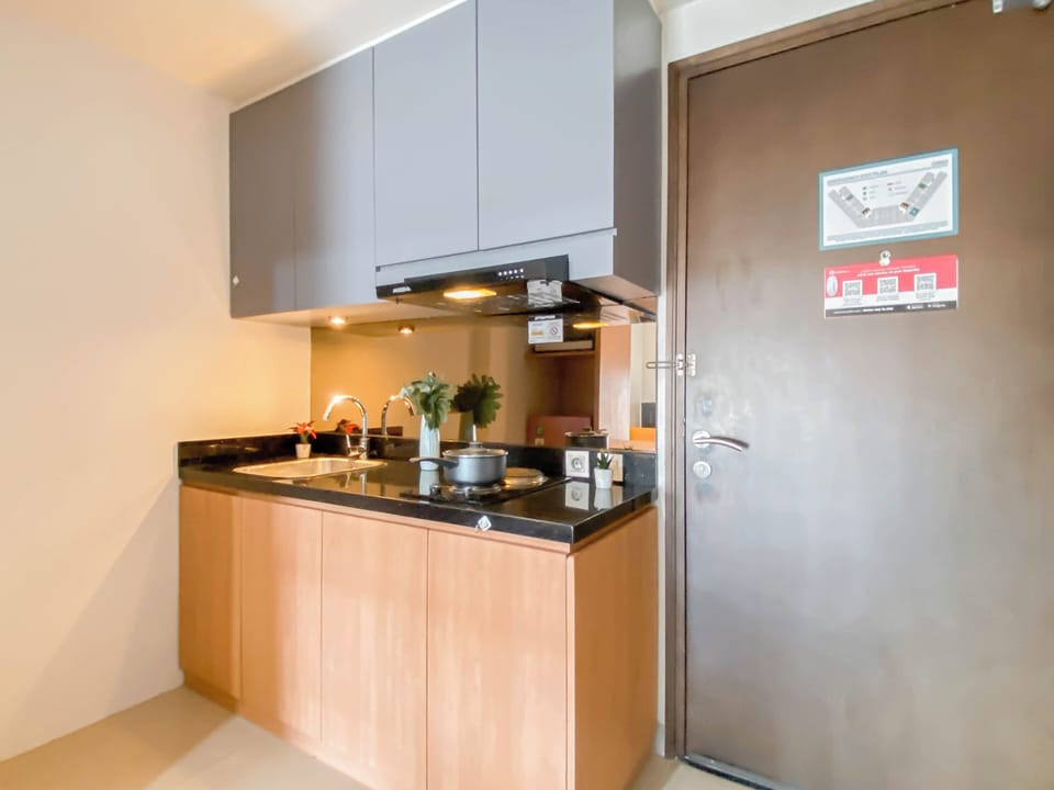 Apartment | Private kitchen | Fridge, stovetop, cookware/dishes/utensils