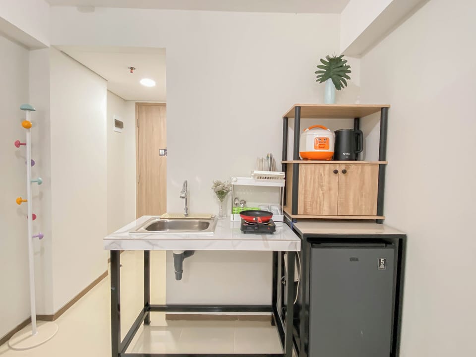 Apartment | Private kitchen | Fridge, stovetop, cookware/dishes/utensils