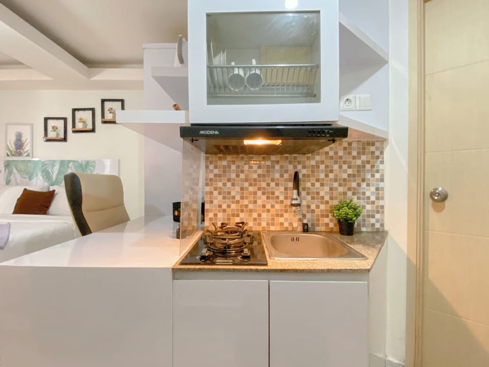 Apartment | Private kitchen | Fridge, stovetop, cookware/dishes/utensils