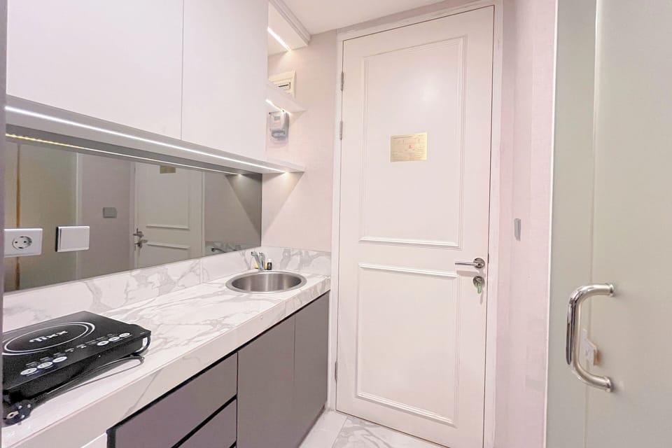 Apartment | Private kitchen | Stovetop, cookware/dishes/utensils