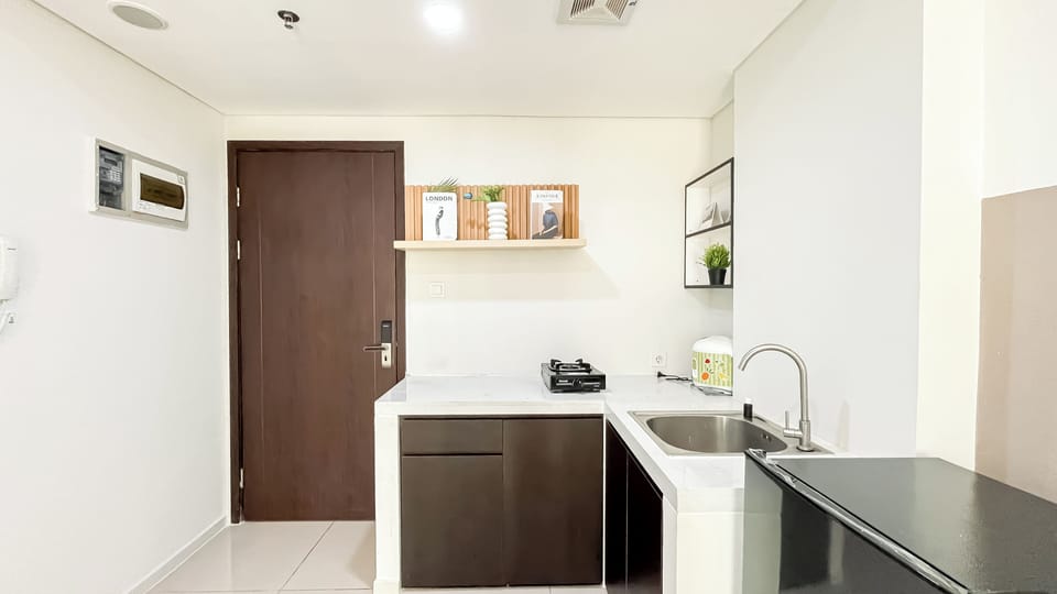 Apartment | Private kitchen | Fridge, stovetop, cookware/dishes/utensils