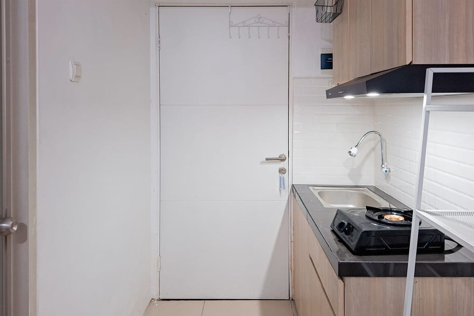 Apartment | Private kitchen | Fridge, stovetop, electric kettle, cookware/dishes/utensils