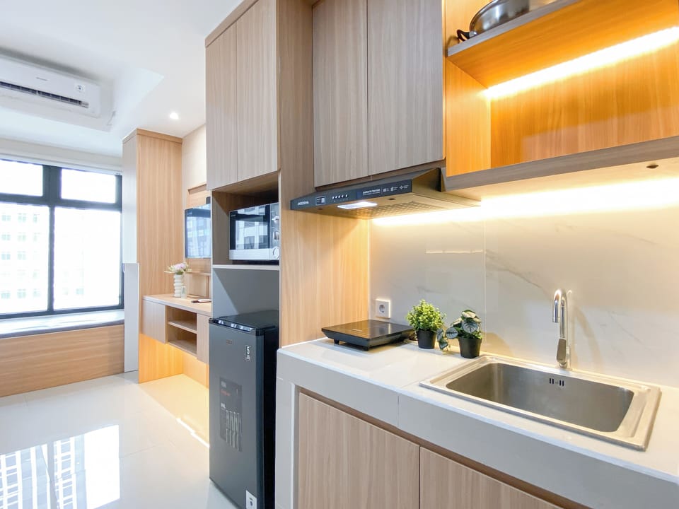 Apartment | Private kitchen | Stovetop, cookware/dishes/utensils