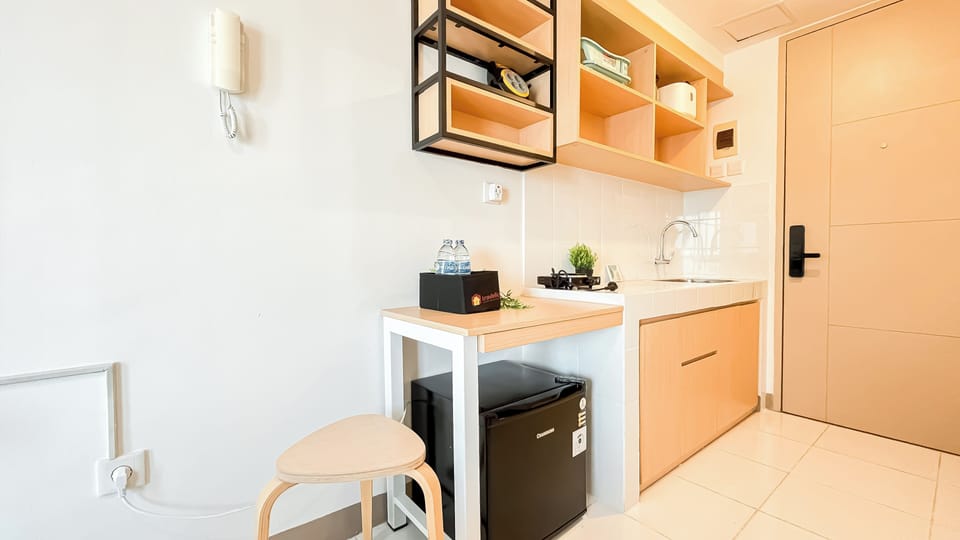Apartment | Private kitchen | Stovetop, cookware/dishes/utensils