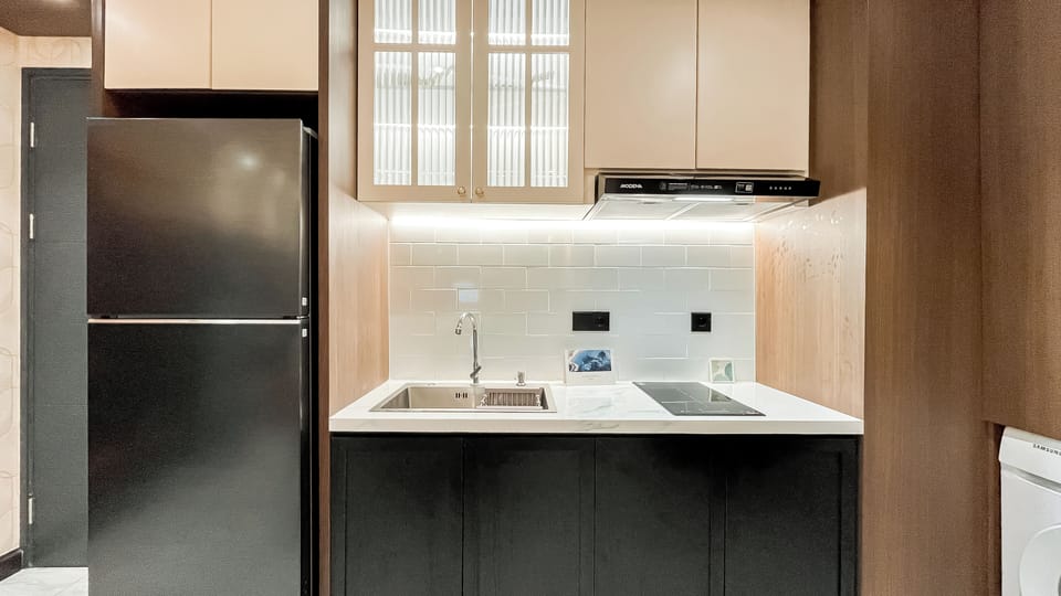 Apartment | Private kitchen | Fridge, microwave, stovetop, cookware/dishes/utensils