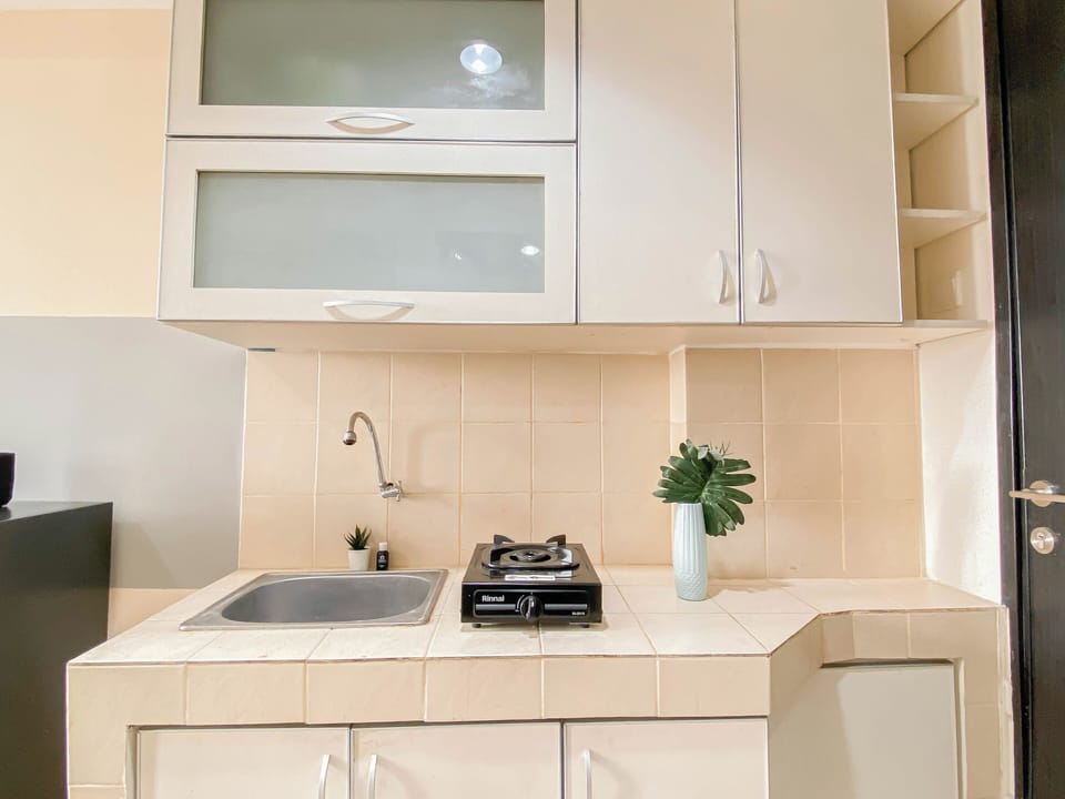 Apartment | Private kitchen | Fridge, stovetop, cookware/dishes/utensils