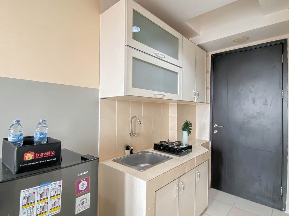 Apartment | Private kitchen | Fridge, stovetop, cookware/dishes/utensils